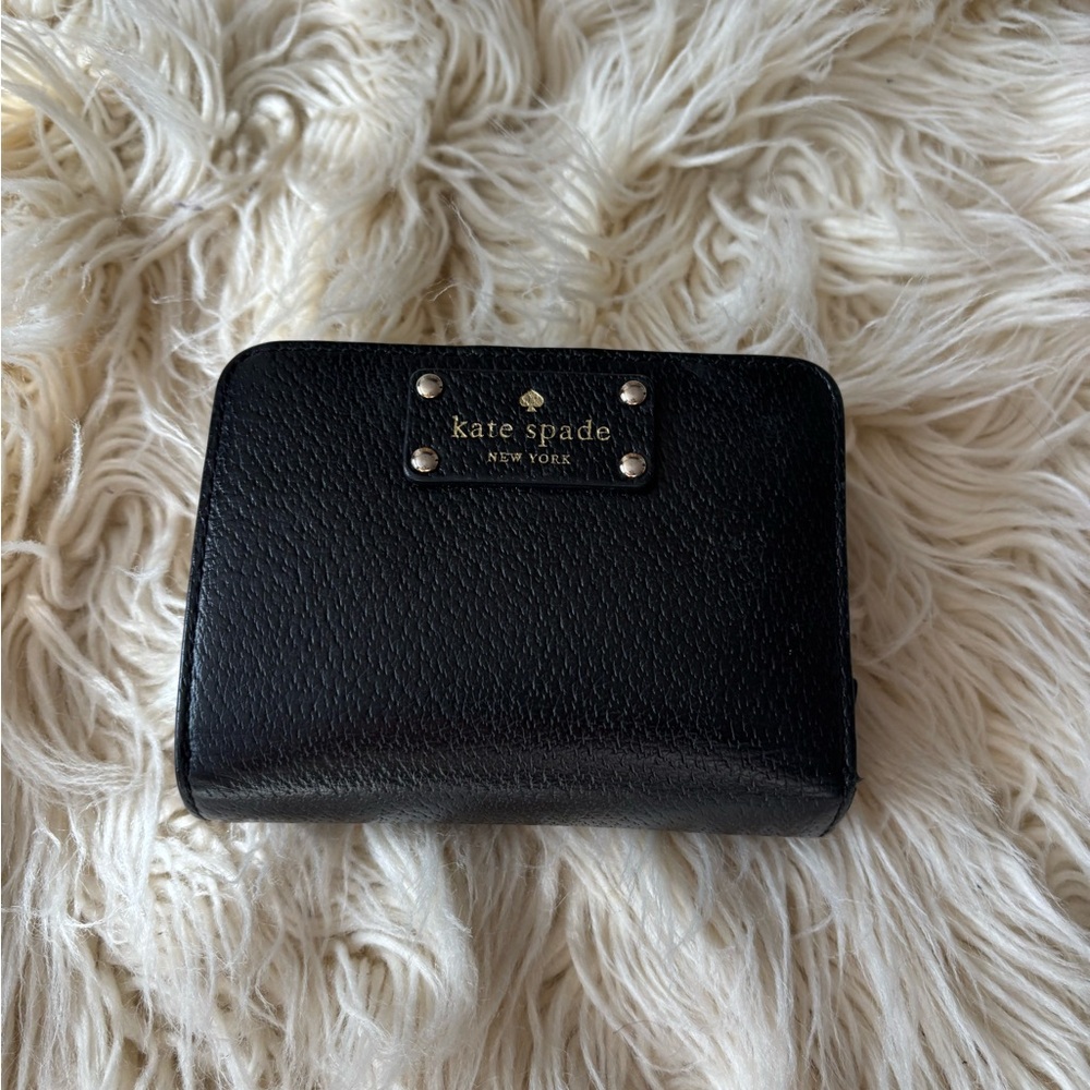 Kate Spade Black Leather wallet. Excellent condition.